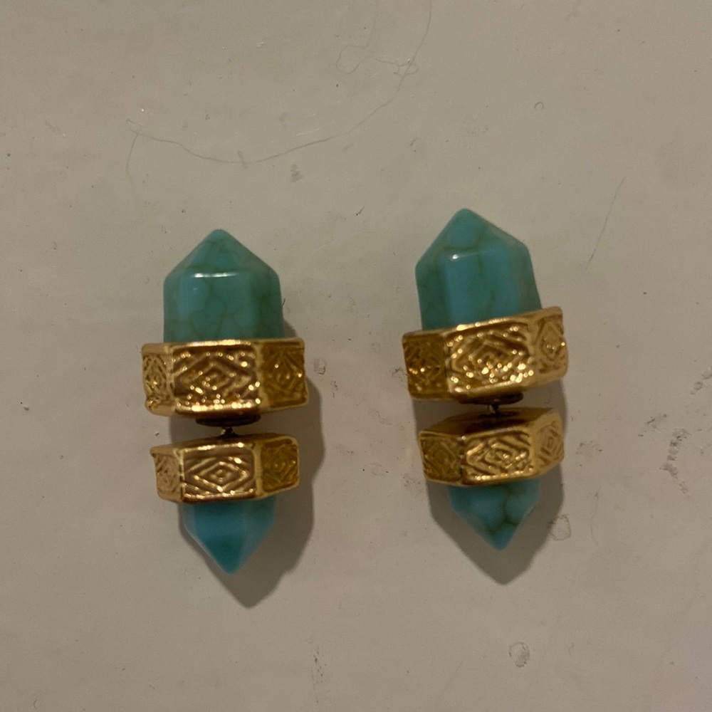 Super cute/unique aqua earrings.